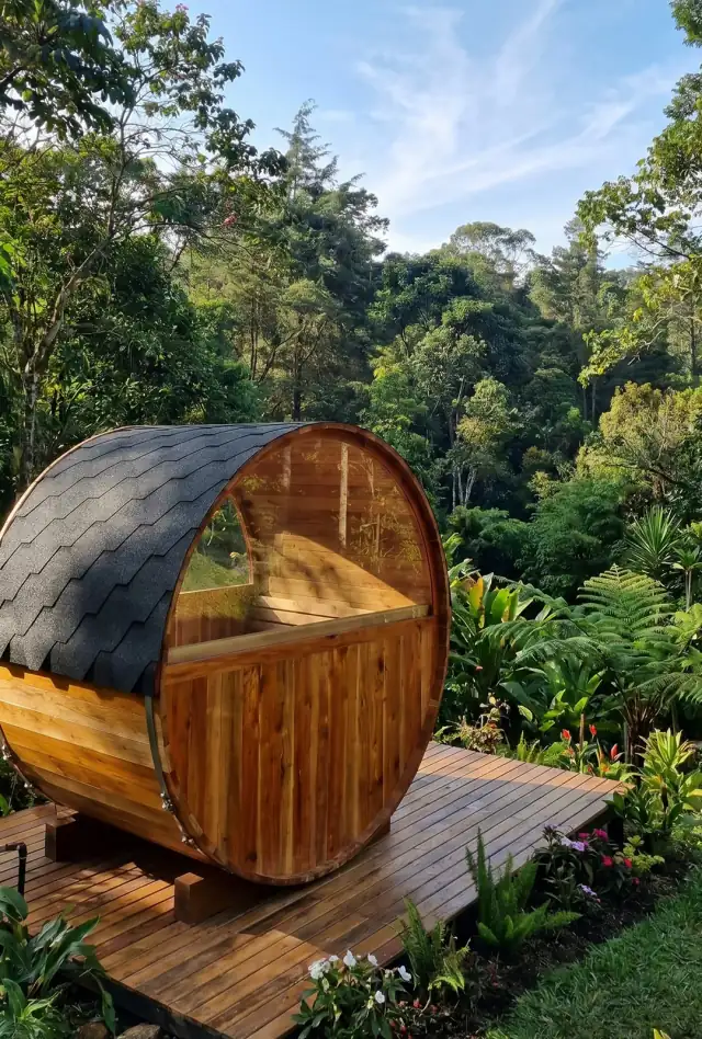 Vista móvil de sauna barril 4 personas con ventanal media luna